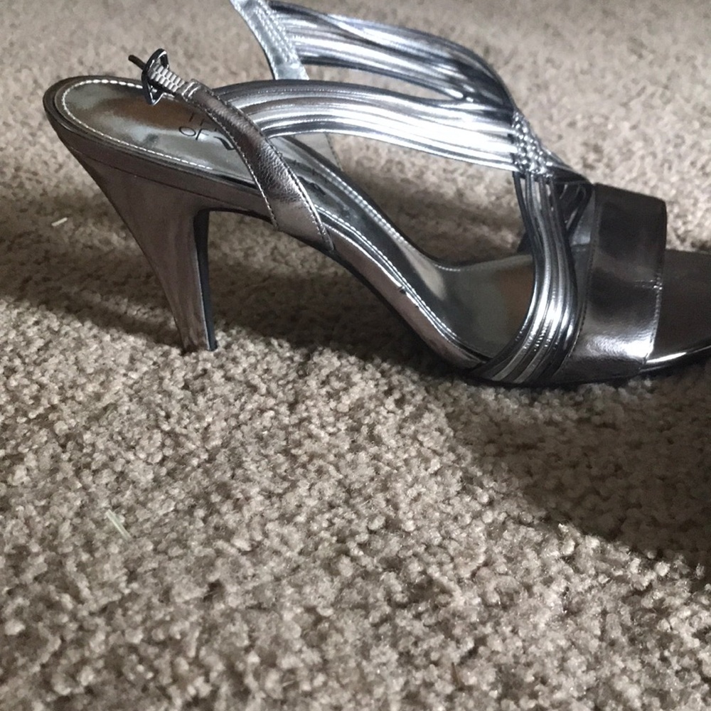 Heels - Picture 2 of 3